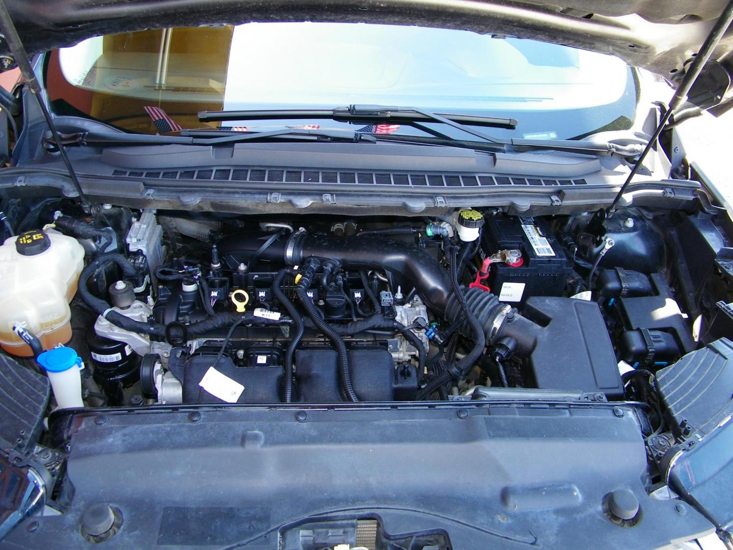 2018 Gray /Gray Ford Edge SE FWD (2FMPK3G97JB) with an 2.0L L4 DOHC 16V engine, 6A transmission, located at 4000 Bee Ridge Road, Sarasota, FL, 34233, (941) 926-0300, 27.298664, -82.489151 - Photo#14