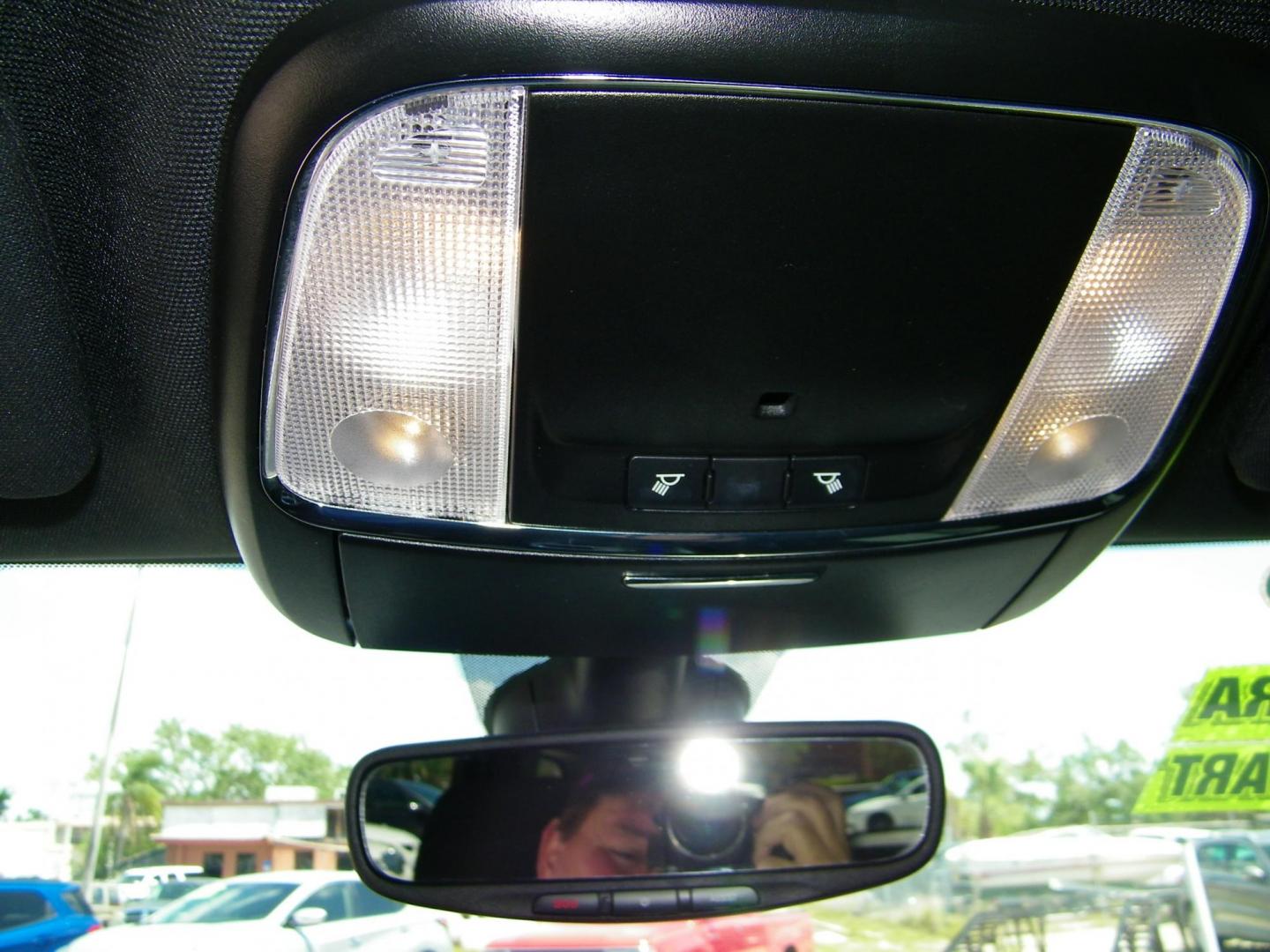 2018 White /Black Jeep Grand Cherokee Laredo 2WD (1C4RJEAG5JC) with an 3.6L V6 DOHC 24V engine, 8A transmission, located at 4000 Bee Ridge Road, Sarasota, FL, 34233, (941) 926-0300, 27.298664, -82.489151 - Photo#23