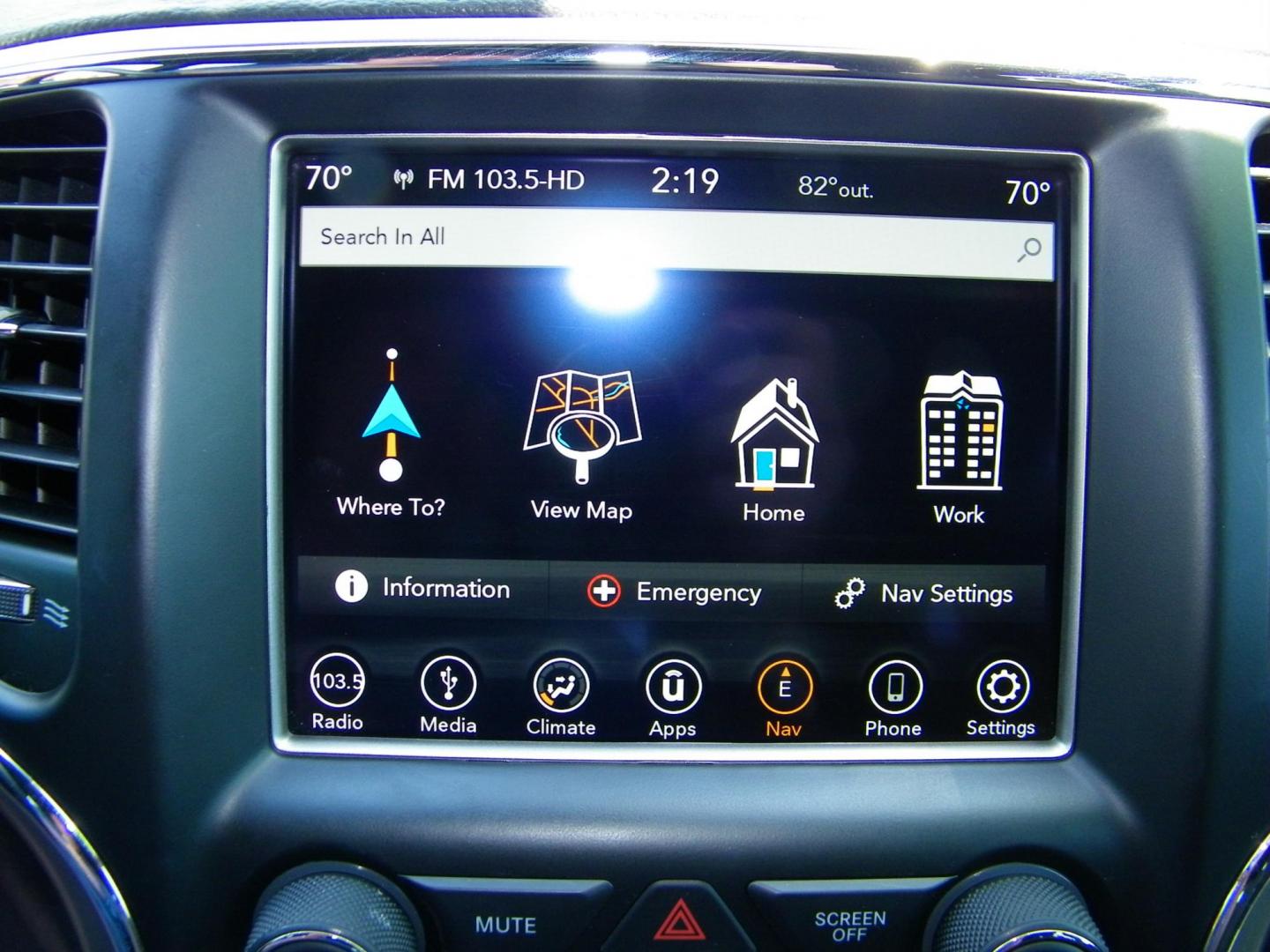 2018 White /Black Jeep Grand Cherokee Laredo 2WD (1C4RJEAG5JC) with an 3.6L V6 DOHC 24V engine, 8A transmission, located at 4000 Bee Ridge Road, Sarasota, FL, 34233, (941) 926-0300, 27.298664, -82.489151 - Photo#28