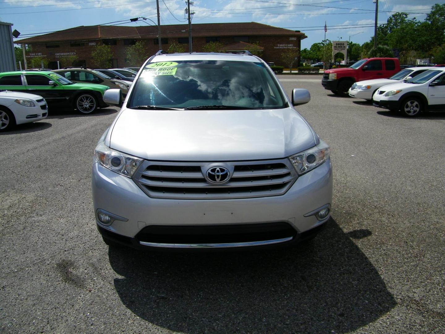 2012 Silver /Grey Toyota Highlander Base 4WD (5TDBK3EH4CS) with an 3.5L V6 DOHC 24V engine, 5-Speed Automatic transmission, located at 4000 Bee Ridge Road, Sarasota, FL, 34233, (941) 926-0300, 27.298664, -82.489151 - Photo#1