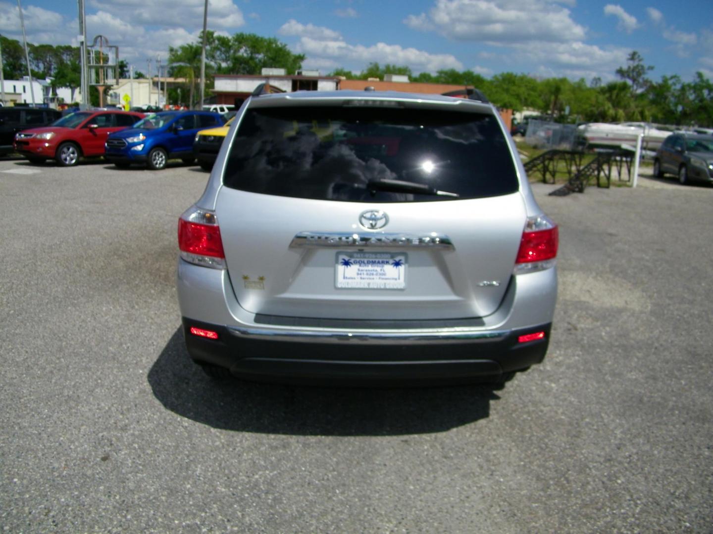 2012 Silver /Grey Toyota Highlander Base 4WD (5TDBK3EH4CS) with an 3.5L V6 DOHC 24V engine, 5-Speed Automatic transmission, located at 4000 Bee Ridge Road, Sarasota, FL, 34233, (941) 926-0300, 27.298664, -82.489151 - Photo#4