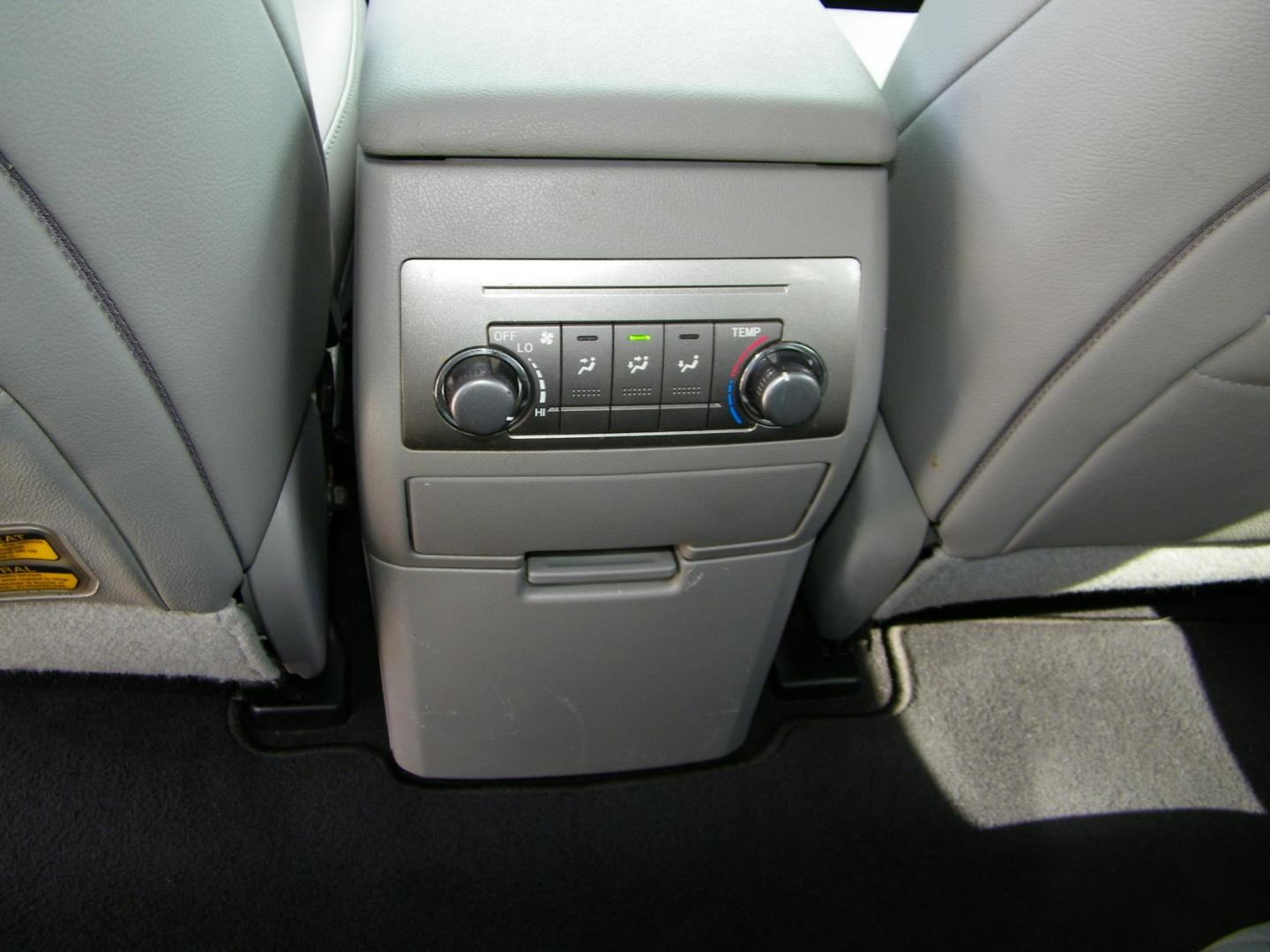 2012 Silver /Grey Toyota Highlander Base 4WD (5TDBK3EH4CS) with an 3.5L V6 DOHC 24V engine, 5-Speed Automatic transmission, located at 4000 Bee Ridge Road, Sarasota, FL, 34233, (941) 926-0300, 27.298664, -82.489151 - Photo#11