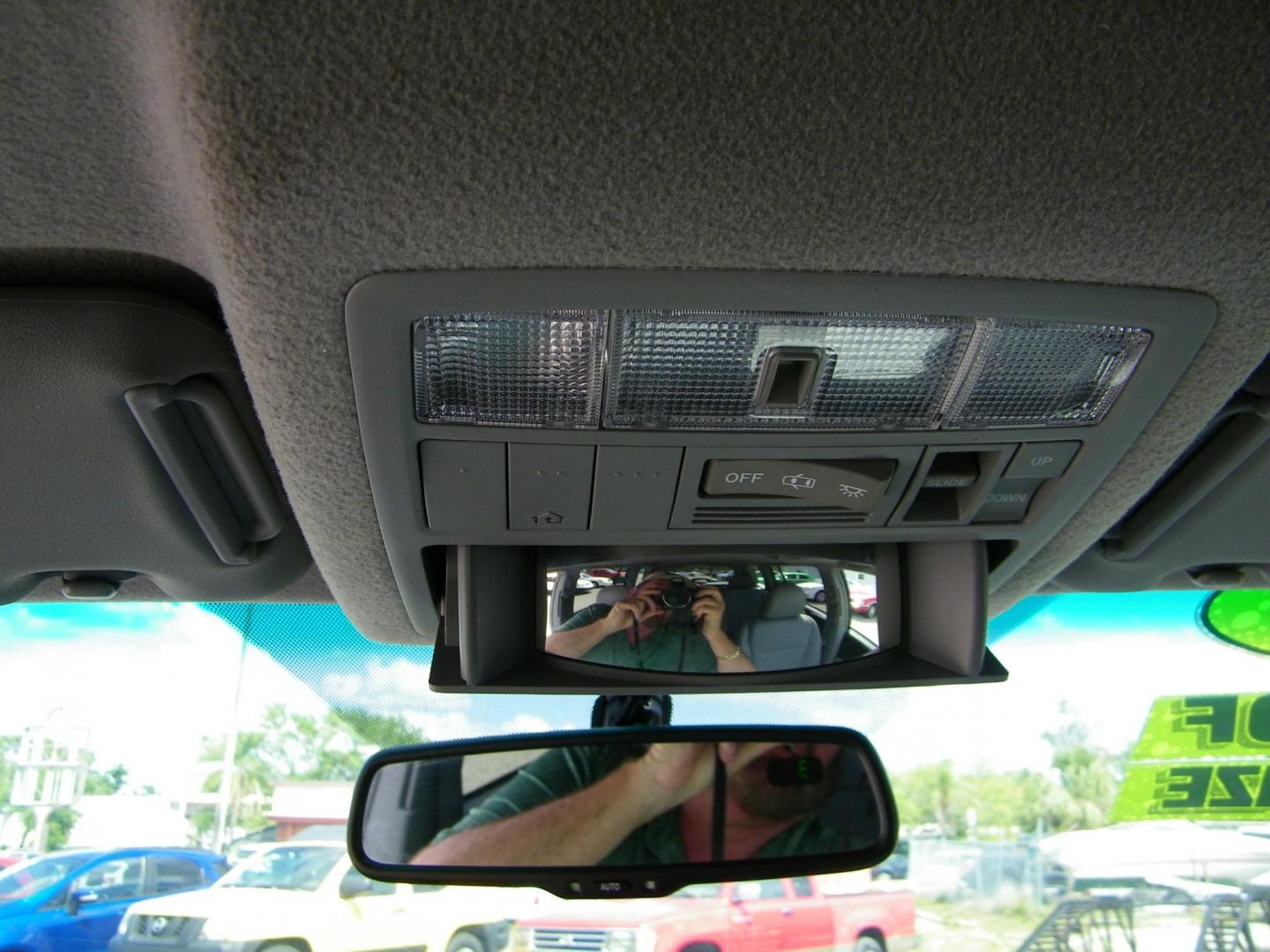 2012 Silver /Grey Toyota Highlander Base 4WD (5TDBK3EH4CS) with an 3.5L V6 DOHC 24V engine, 5-Speed Automatic transmission, located at 4000 Bee Ridge Road, Sarasota, FL, 34233, (941) 926-0300, 27.298664, -82.489151 - Photo#26