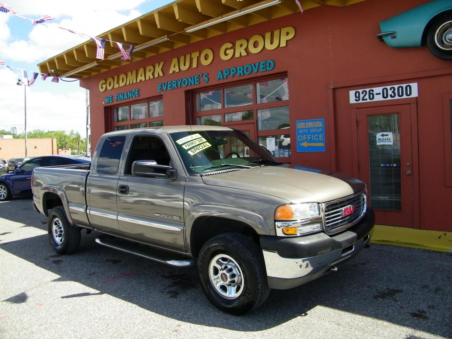 2002 Grey /Grey GMC Sierra 2500HD SL Ext. Cab Long Bed 2WD (1GTHC29U52E) with an 6.0L V8 OHV 16V engine, Automatic transmission, located at 4000 Bee Ridge Road, Sarasota, FL, 34233, (941) 926-0300, 27.298664, -82.489151 - Photo#0