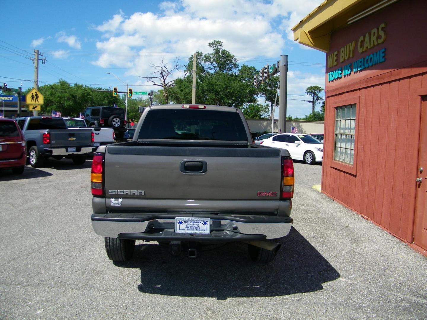 2002 Grey /Grey GMC Sierra 2500HD SL Ext. Cab Long Bed 2WD (1GTHC29U52E) with an 6.0L V8 OHV 16V engine, Automatic transmission, located at 4000 Bee Ridge Road, Sarasota, FL, 34233, (941) 926-0300, 27.298664, -82.489151 - Photo#5