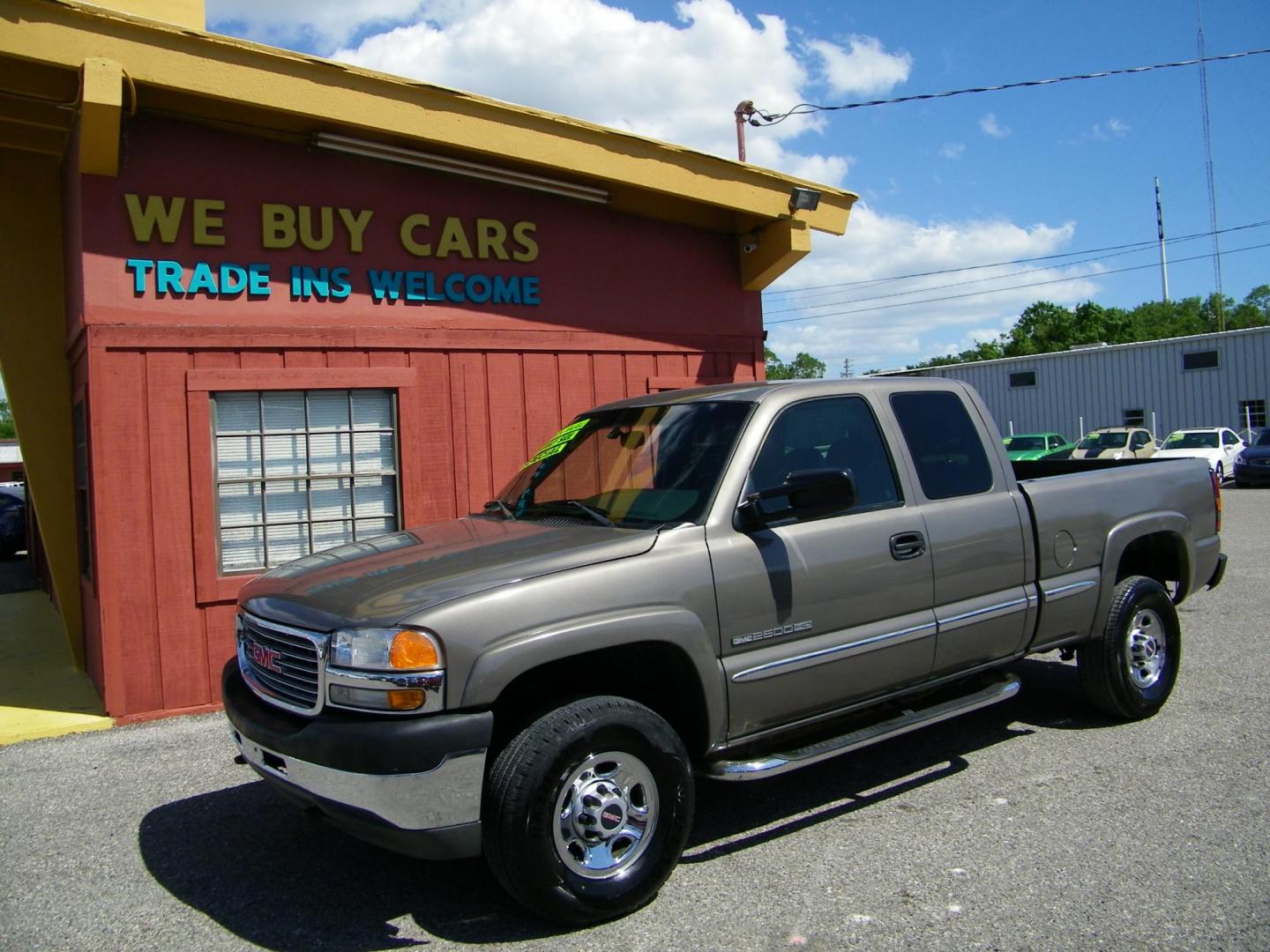 2002 Grey /Grey GMC Sierra 2500HD SL Ext. Cab Long Bed 2WD (1GTHC29U52E) with an 6.0L V8 OHV 16V engine, Automatic transmission, located at 4000 Bee Ridge Road, Sarasota, FL, 34233, (941) 926-0300, 27.298664, -82.489151 - Photo#1