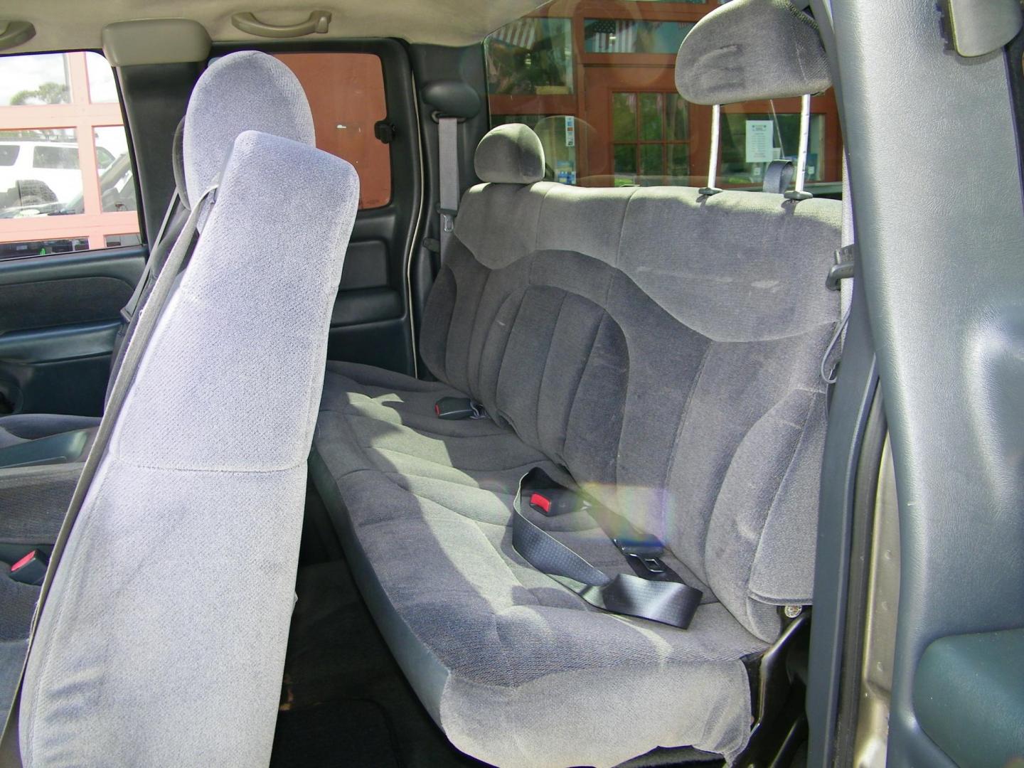 2002 Grey /Grey GMC Sierra 2500HD SL Ext. Cab Long Bed 2WD (1GTHC29U52E) with an 6.0L V8 OHV 16V engine, Automatic transmission, located at 4000 Bee Ridge Road, Sarasota, FL, 34233, (941) 926-0300, 27.298664, -82.489151 - Photo#9