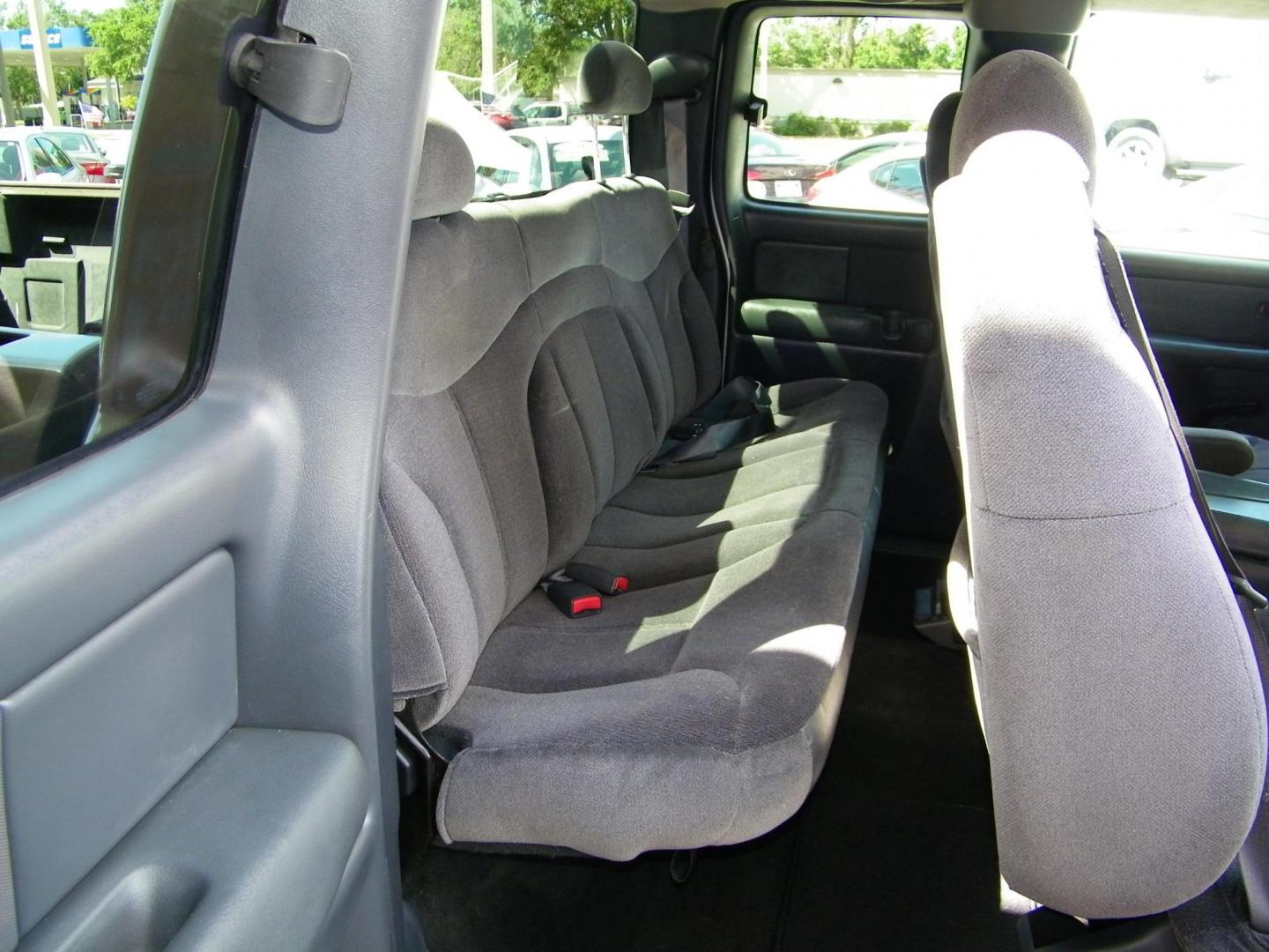 2002 Grey /Grey GMC Sierra 2500HD SL Ext. Cab Long Bed 2WD (1GTHC29U52E) with an 6.0L V8 OHV 16V engine, Automatic transmission, located at 4000 Bee Ridge Road, Sarasota, FL, 34233, (941) 926-0300, 27.298664, -82.489151 - Photo#16