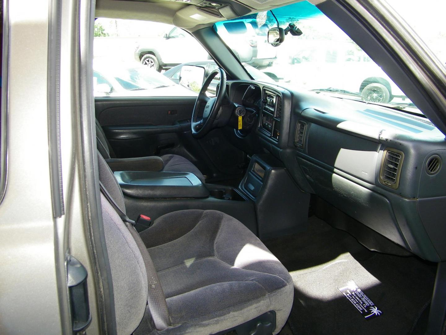 2002 Grey /Grey GMC Sierra 2500HD SL Ext. Cab Long Bed 2WD (1GTHC29U52E) with an 6.0L V8 OHV 16V engine, Automatic transmission, located at 4000 Bee Ridge Road, Sarasota, FL, 34233, (941) 926-0300, 27.298664, -82.489151 - Photo#17