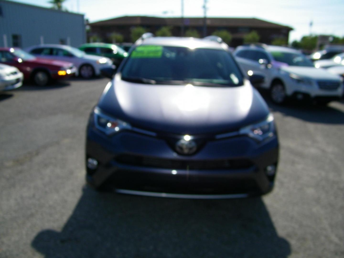 2018 Gray /Beige Toyota RAV4 XLE FWD (JTMWFREV9JJ) with an 2.5L L4 DOHC 16V engine, 6A transmission, located at 4000 Bee Ridge Road, Sarasota, FL, 34233, (941) 926-0300, 27.298664, -82.489151 - Photo#1