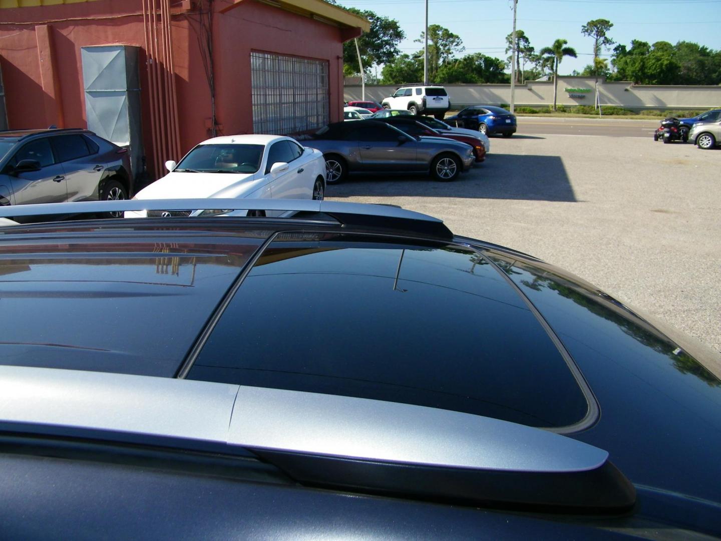 2018 Gray /Beige Toyota RAV4 XLE FWD (JTMWFREV9JJ) with an 2.5L L4 DOHC 16V engine, 6A transmission, located at 4000 Bee Ridge Road, Sarasota, FL, 34233, (941) 926-0300, 27.298664, -82.489151 - Photo#8