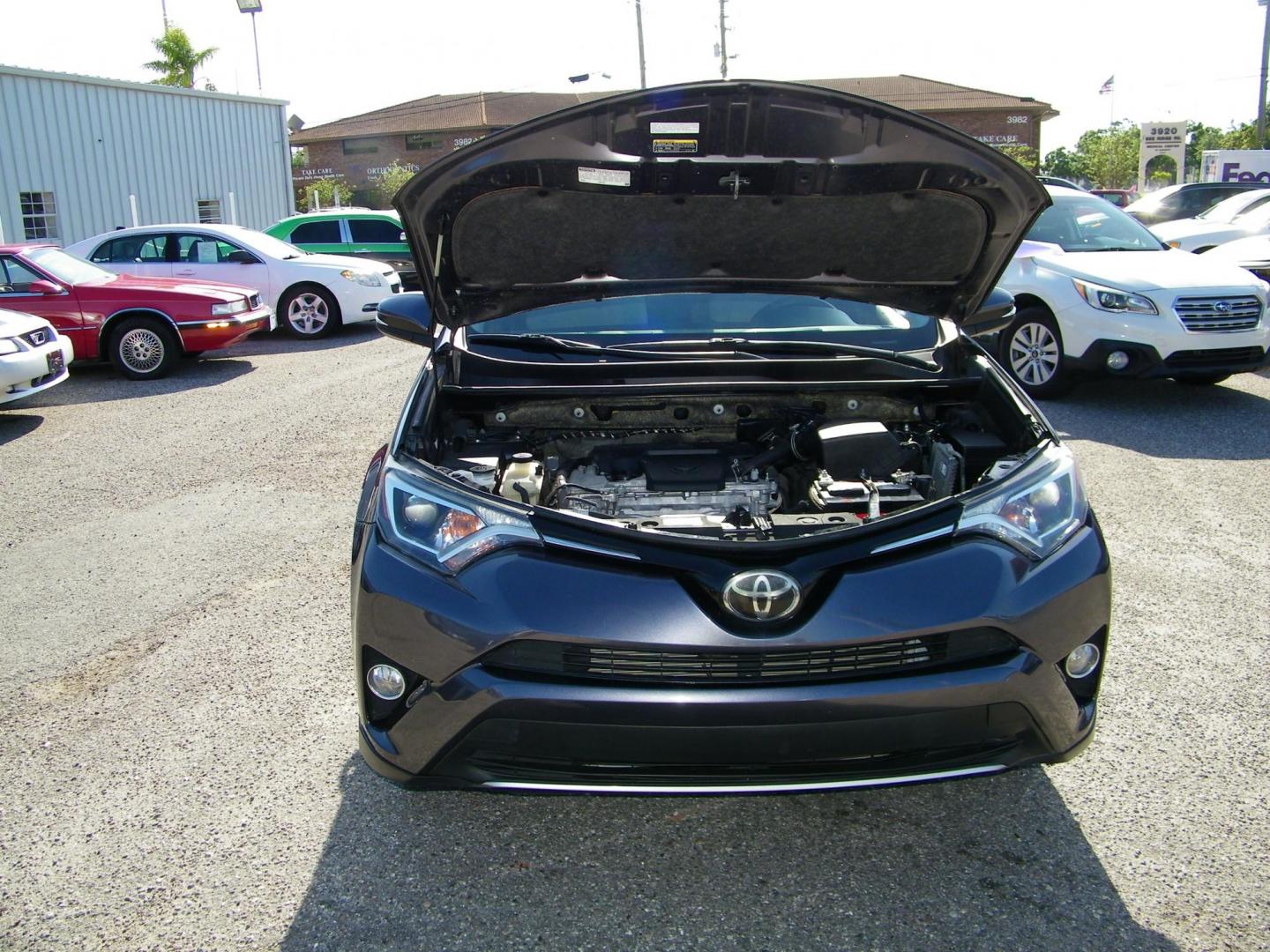 2018 Gray /Beige Toyota RAV4 XLE FWD (JTMWFREV9JJ) with an 2.5L L4 DOHC 16V engine, 6A transmission, located at 4000 Bee Ridge Road, Sarasota, FL, 34233, (941) 926-0300, 27.298664, -82.489151 - Photo#9