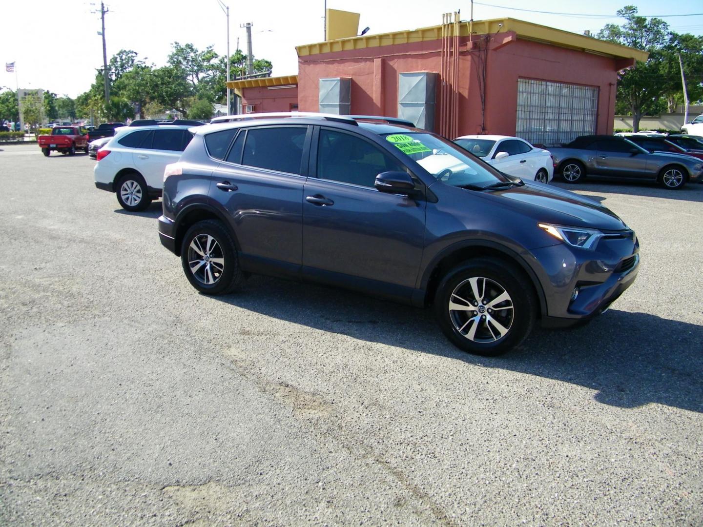 2018 Gray /Beige Toyota RAV4 XLE FWD (JTMWFREV9JJ) with an 2.5L L4 DOHC 16V engine, 6A transmission, located at 4000 Bee Ridge Road, Sarasota, FL, 34233, (941) 926-0300, 27.298664, -82.489151 - Photo#7