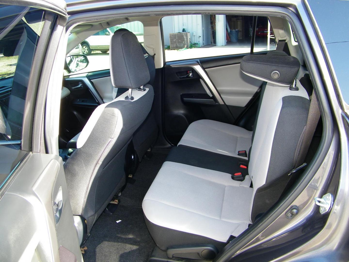 2018 Gray /Beige Toyota RAV4 XLE FWD (JTMWFREV9JJ) with an 2.5L L4 DOHC 16V engine, 6A transmission, located at 4000 Bee Ridge Road, Sarasota, FL, 34233, (941) 926-0300, 27.298664, -82.489151 - Photo#11