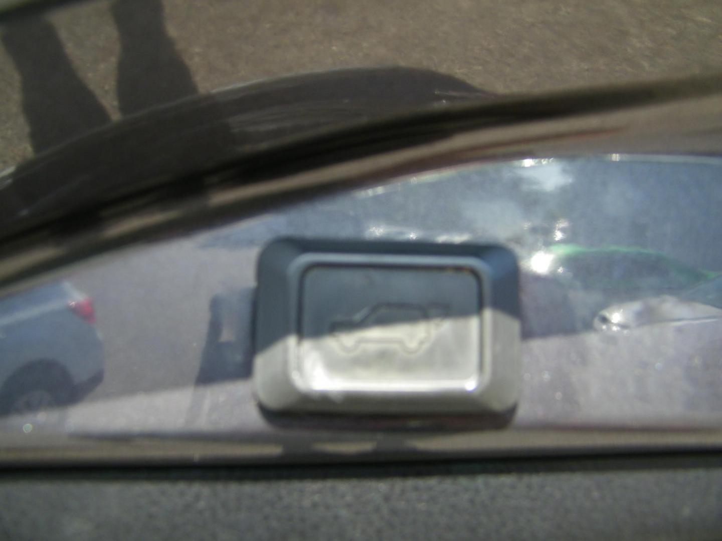 2018 Gray /Beige Toyota RAV4 XLE FWD (JTMWFREV9JJ) with an 2.5L L4 DOHC 16V engine, 6A transmission, located at 4000 Bee Ridge Road, Sarasota, FL, 34233, (941) 926-0300, 27.298664, -82.489151 - Photo#13