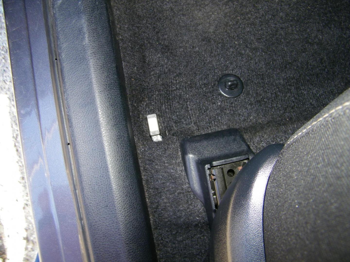 2018 Gray /Beige Toyota RAV4 XLE FWD (JTMWFREV9JJ) with an 2.5L L4 DOHC 16V engine, 6A transmission, located at 4000 Bee Ridge Road, Sarasota, FL, 34233, (941) 926-0300, 27.298664, -82.489151 - Photo#19