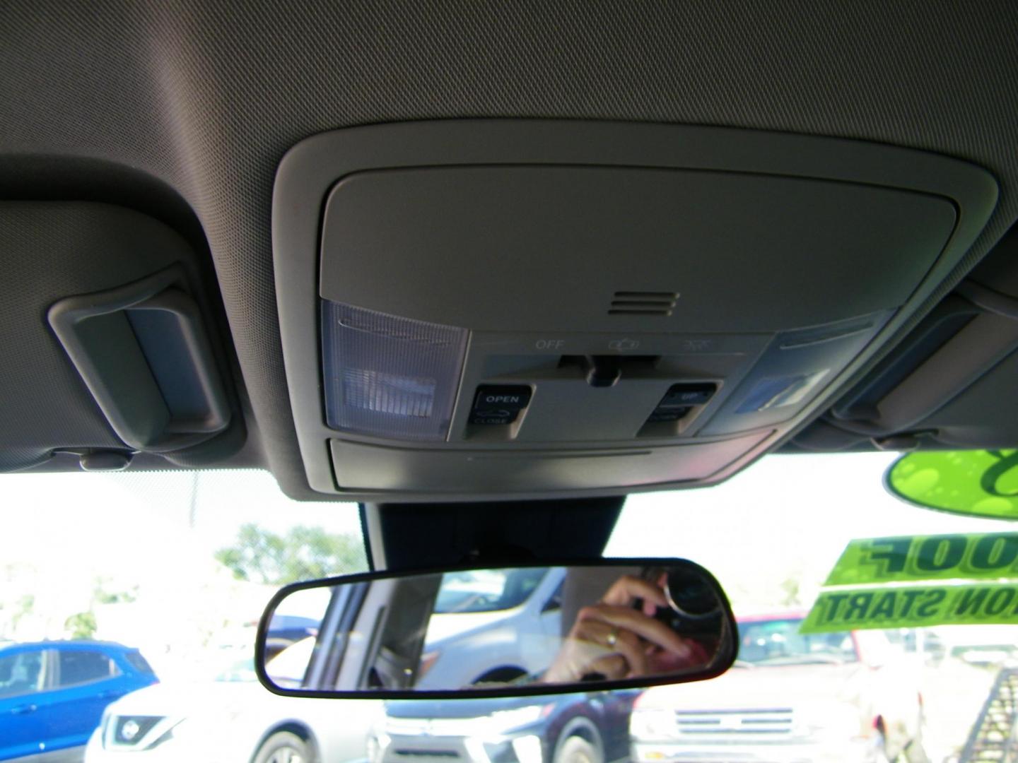 2018 Gray /Beige Toyota RAV4 XLE FWD (JTMWFREV9JJ) with an 2.5L L4 DOHC 16V engine, 6A transmission, located at 4000 Bee Ridge Road, Sarasota, FL, 34233, (941) 926-0300, 27.298664, -82.489151 - Photo#26