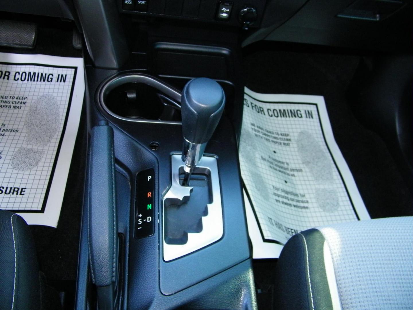 2018 Gray /Beige Toyota RAV4 XLE FWD (JTMWFREV9JJ) with an 2.5L L4 DOHC 16V engine, 6A transmission, located at 4000 Bee Ridge Road, Sarasota, FL, 34233, (941) 926-0300, 27.298664, -82.489151 - Photo#23