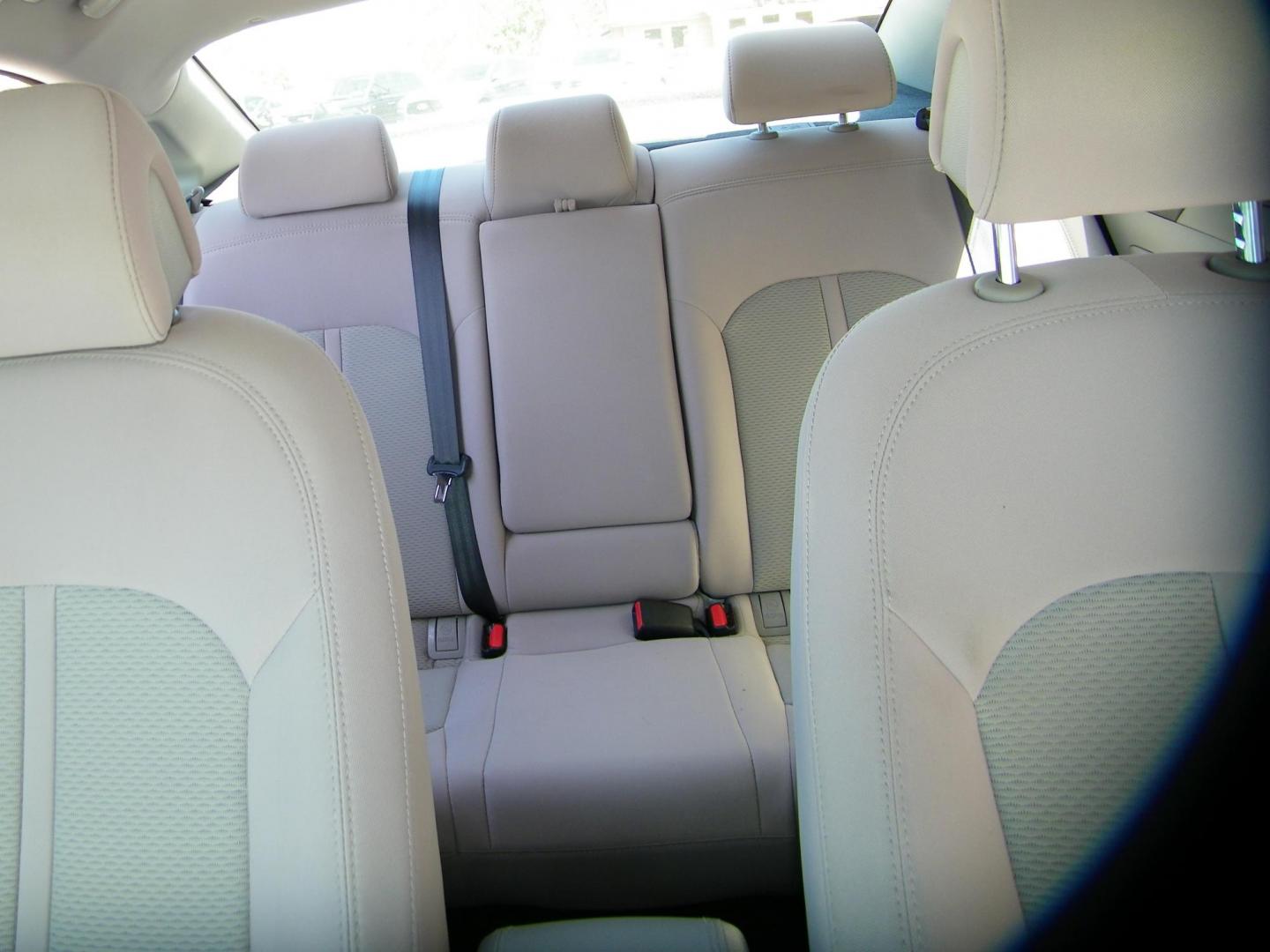 2015 Silver /Beige Hyundai Sonata ECO (5NPE24AF9FH) with an 1.6L L4 DOHC 16V engine, 7-Speed Automatic transmission, located at 4000 Bee Ridge Road, Sarasota, FL, 34233, (941) 926-0300, 27.298664, -82.489151 - Photo#7