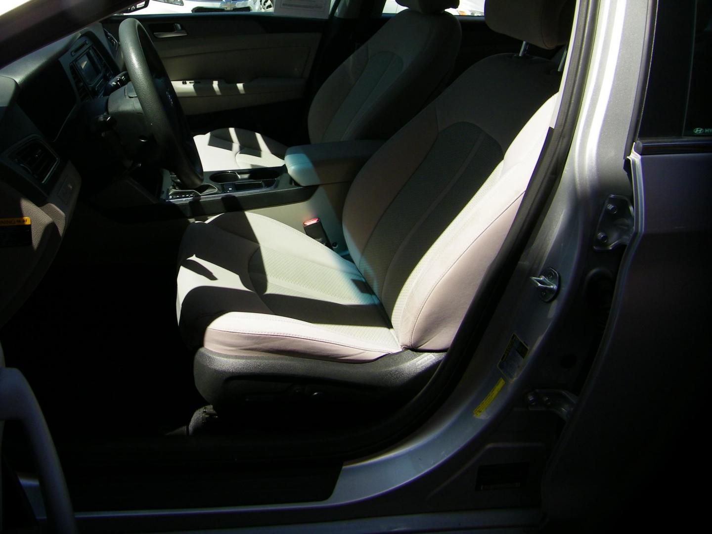 2015 Silver /Beige Hyundai Sonata ECO (5NPE24AF9FH) with an 1.6L L4 DOHC 16V engine, 7-Speed Automatic transmission, located at 4000 Bee Ridge Road, Sarasota, FL, 34233, (941) 926-0300, 27.298664, -82.489151 - Photo#8