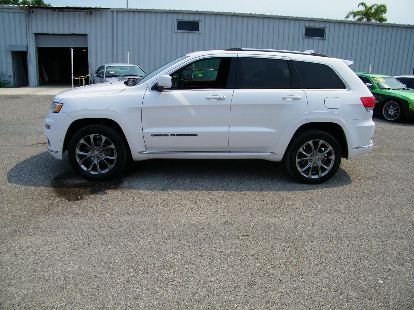 2019 White /Saddle Jeep Grand Cherokee Summit 4WD (1C4RJFJG5KC) with an 3.6L V6 DOHC 24V engine, 8A transmission, located at 4000 Bee Ridge Road, Sarasota, FL, 34233, (941) 926-0300, 27.298664, -82.489151 - Photo#2