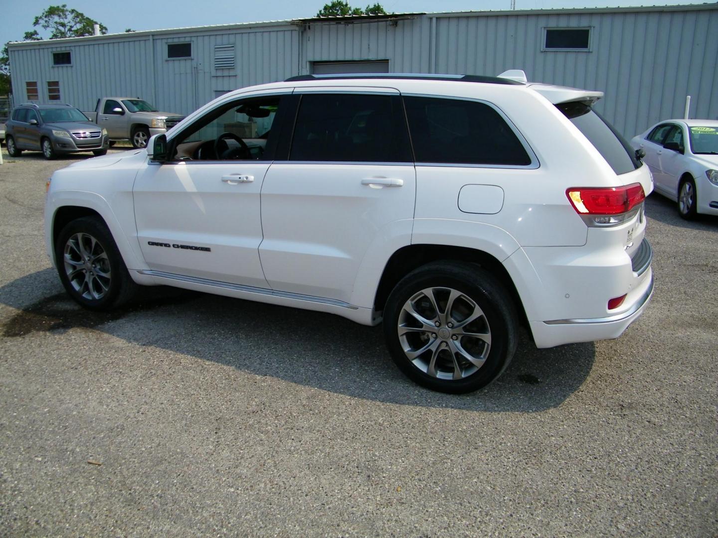 2019 White /Saddle Jeep Grand Cherokee Summit 4WD (1C4RJFJG5KC) with an 3.6L V6 DOHC 24V engine, 8A transmission, located at 4000 Bee Ridge Road, Sarasota, FL, 34233, (941) 926-0300, 27.298664, -82.489151 - Photo#3