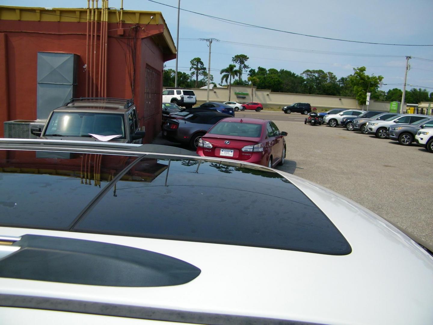 2019 White /Saddle Jeep Grand Cherokee Summit 4WD (1C4RJFJG5KC) with an 3.6L V6 DOHC 24V engine, 8A transmission, located at 4000 Bee Ridge Road, Sarasota, FL, 34233, (941) 926-0300, 27.298664, -82.489151 - Photo#8