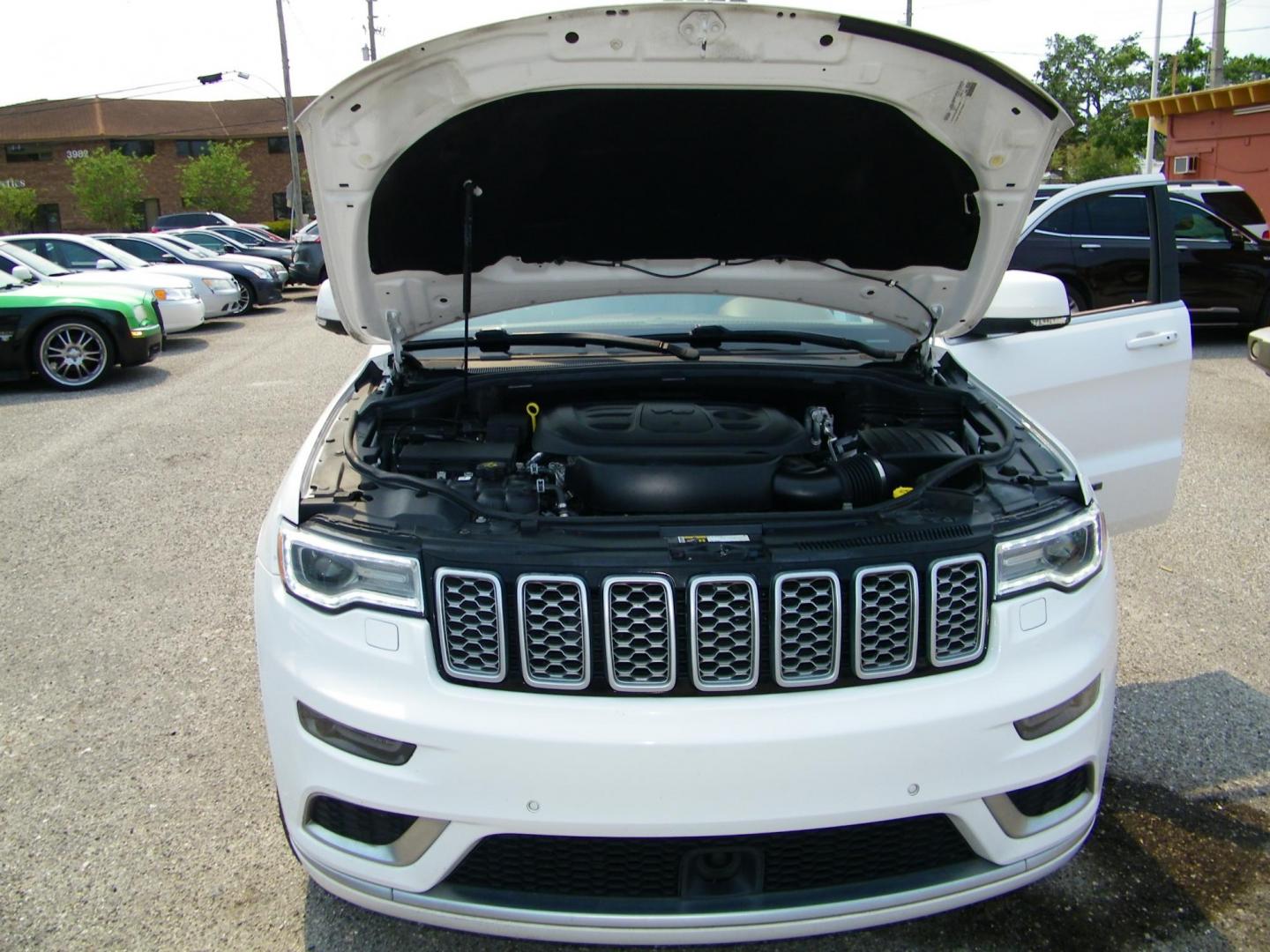 2019 White /Saddle Jeep Grand Cherokee Summit 4WD (1C4RJFJG5KC) with an 3.6L V6 DOHC 24V engine, 8A transmission, located at 4000 Bee Ridge Road, Sarasota, FL, 34233, (941) 926-0300, 27.298664, -82.489151 - Photo#9