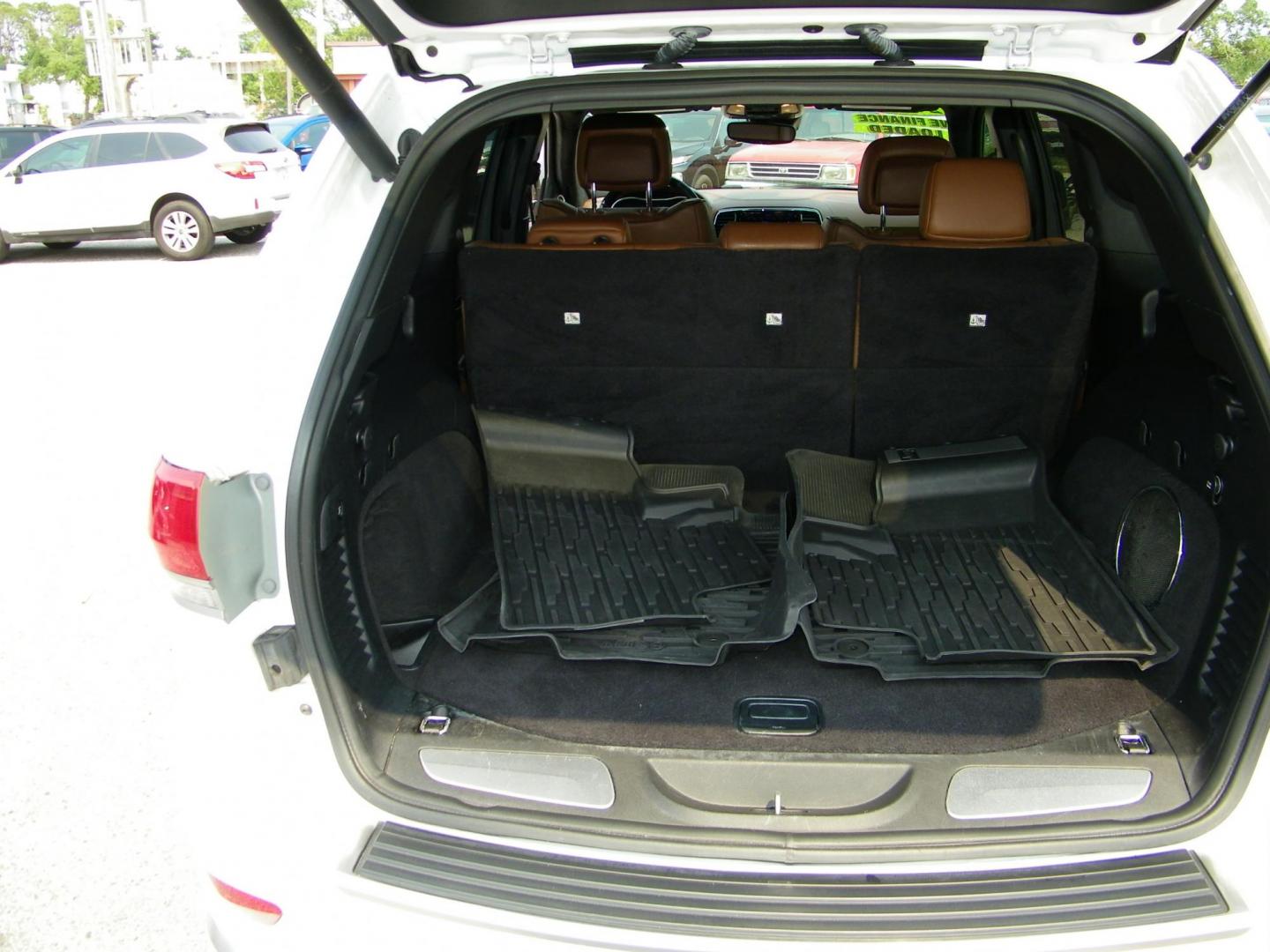 2019 White /Saddle Jeep Grand Cherokee Summit 4WD (1C4RJFJG5KC) with an 3.6L V6 DOHC 24V engine, 8A transmission, located at 4000 Bee Ridge Road, Sarasota, FL, 34233, (941) 926-0300, 27.298664, -82.489151 - Photo#13