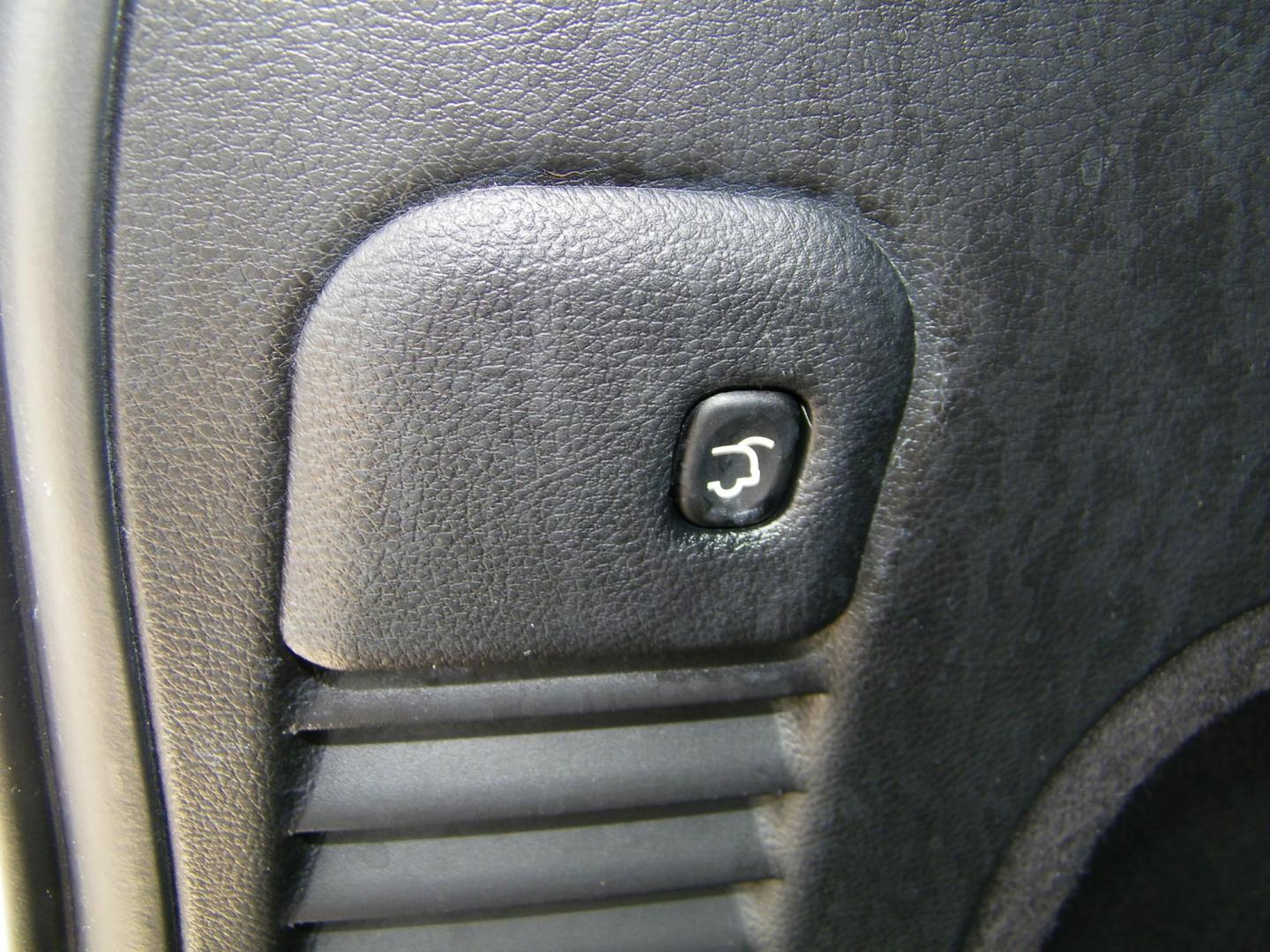 2019 White /Saddle Jeep Grand Cherokee Summit 4WD (1C4RJFJG5KC) with an 3.6L V6 DOHC 24V engine, 8A transmission, located at 4000 Bee Ridge Road, Sarasota, FL, 34233, (941) 926-0300, 27.298664, -82.489151 - Photo#14