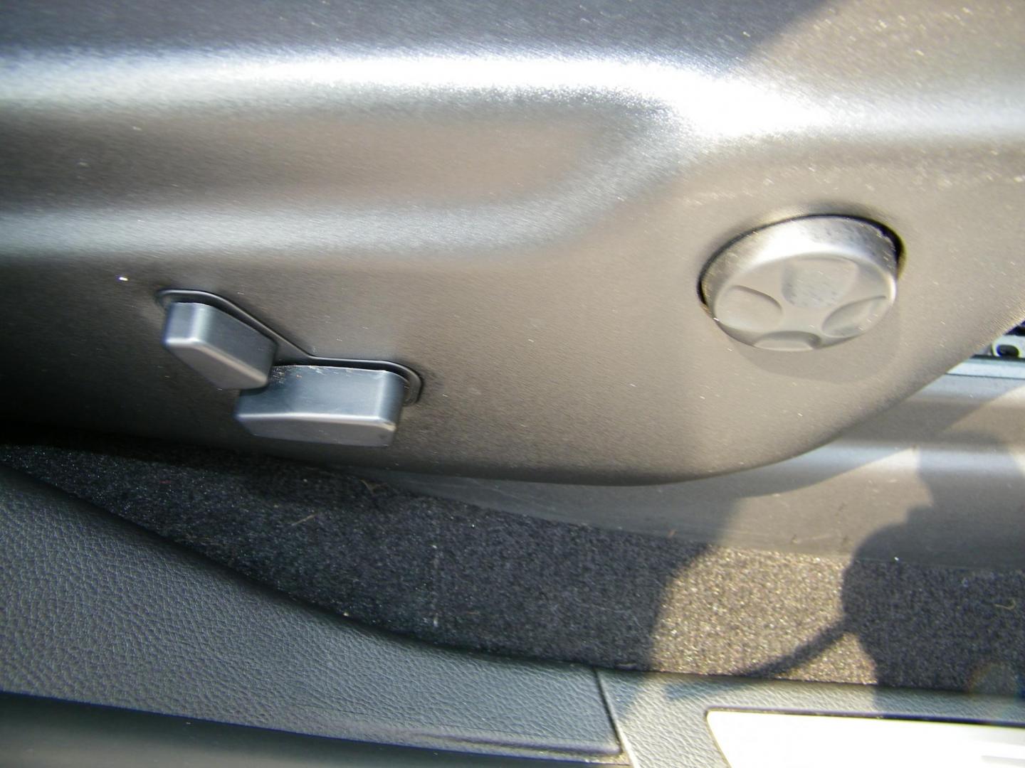 2019 White /Saddle Jeep Grand Cherokee Summit 4WD (1C4RJFJG5KC) with an 3.6L V6 DOHC 24V engine, 8A transmission, located at 4000 Bee Ridge Road, Sarasota, FL, 34233, (941) 926-0300, 27.298664, -82.489151 - Photo#17