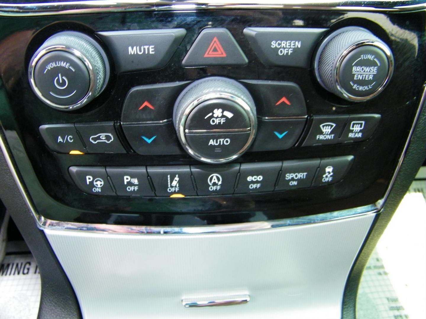 2019 White /Saddle Jeep Grand Cherokee Summit 4WD (1C4RJFJG5KC) with an 3.6L V6 DOHC 24V engine, 8A transmission, located at 4000 Bee Ridge Road, Sarasota, FL, 34233, (941) 926-0300, 27.298664, -82.489151 - Photo#24