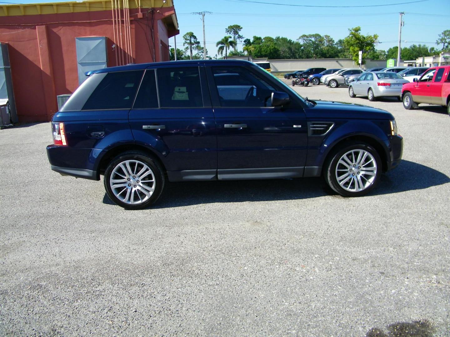 2011 Blue /Beige Land Rover Range Rover Sport HSE (SALSK2D43BA) with an 4.4L V8 DOHC 32V engine, 6-Speed Automatic transmission, located at 4000 Bee Ridge Road, Sarasota, FL, 34233, (941) 926-0300, 27.298664, -82.489151 - Photo#6