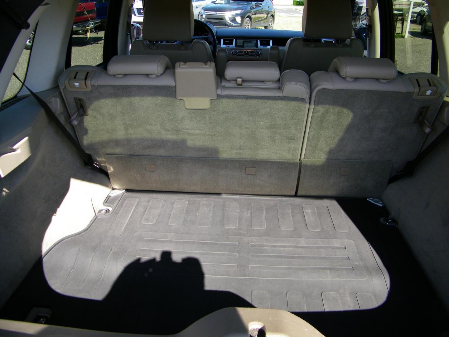 2011 Blue /Beige Land Rover Range Rover Sport HSE (SALSK2D43BA) with an 4.4L V8 DOHC 32V engine, 6-Speed Automatic transmission, located at 4000 Bee Ridge Road, Sarasota, FL, 34233, (941) 926-0300, 27.298664, -82.489151 - Photo#12