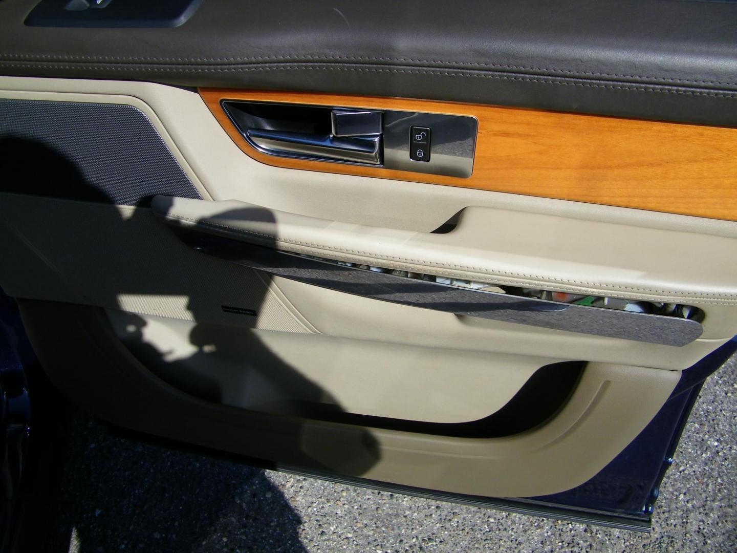 2011 Blue /Beige Land Rover Range Rover Sport HSE (SALSK2D43BA) with an 4.4L V8 DOHC 32V engine, 6-Speed Automatic transmission, located at 4000 Bee Ridge Road, Sarasota, FL, 34233, (941) 926-0300, 27.298664, -82.489151 - Photo#15