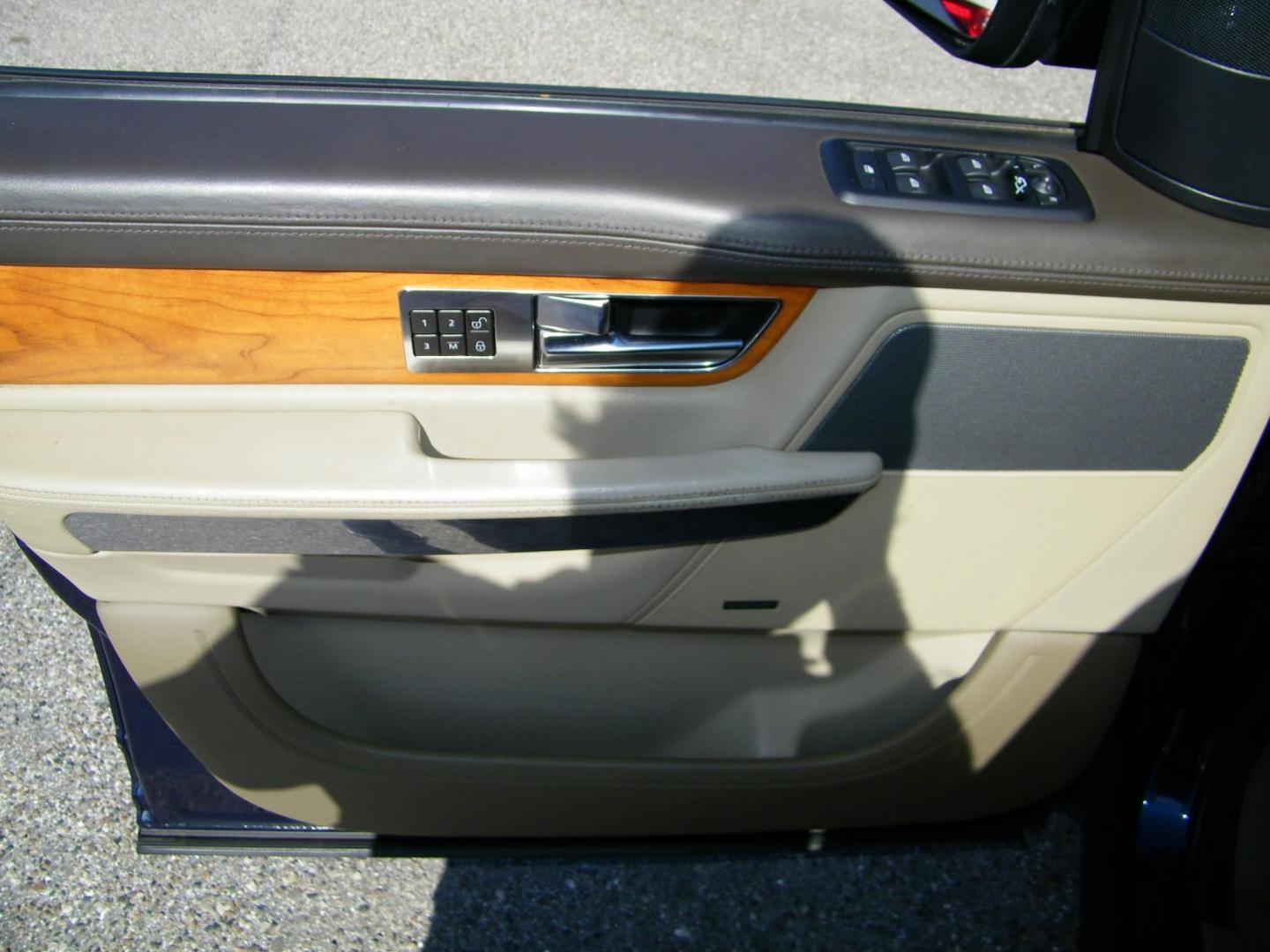 2011 Blue /Beige Land Rover Range Rover Sport HSE (SALSK2D43BA) with an 4.4L V8 DOHC 32V engine, 6-Speed Automatic transmission, located at 4000 Bee Ridge Road, Sarasota, FL, 34233, (941) 926-0300, 27.298664, -82.489151 - Photo#19