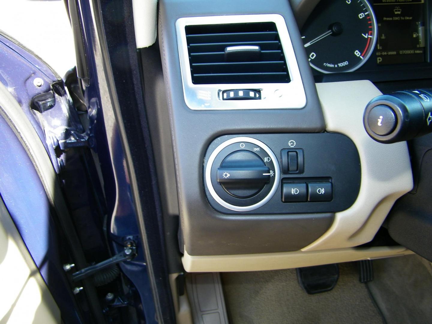 2011 Blue /Beige Land Rover Range Rover Sport HSE (SALSK2D43BA) with an 4.4L V8 DOHC 32V engine, 6-Speed Automatic transmission, located at 4000 Bee Ridge Road, Sarasota, FL, 34233, (941) 926-0300, 27.298664, -82.489151 - Photo#20