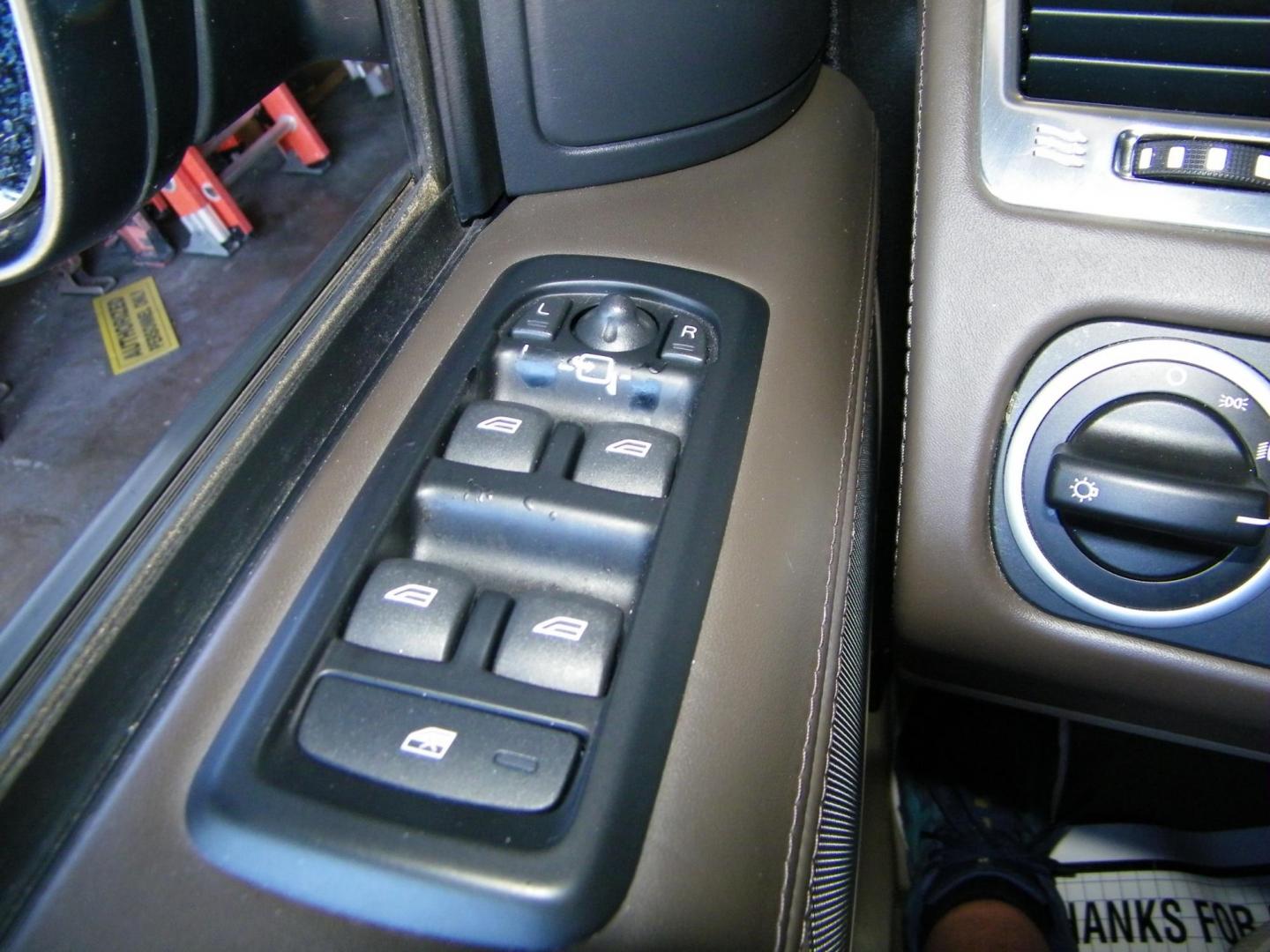 2011 Blue /Beige Land Rover Range Rover Sport HSE (SALSK2D43BA) with an 4.4L V8 DOHC 32V engine, 6-Speed Automatic transmission, located at 4000 Bee Ridge Road, Sarasota, FL, 34233, (941) 926-0300, 27.298664, -82.489151 - Photo#30