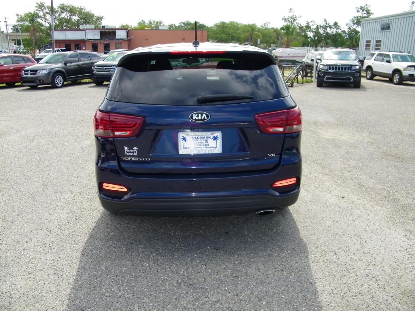2019 Blue /Beige Kia Sorento LX V6 2WD (5XYPG4A55KG) with an 3.3L V6 DOHC 24V engine, 6A transmission, located at 4000 Bee Ridge Road, Sarasota, FL, 34233, (941) 926-0300, 27.298664, -82.489151 - Photo#4