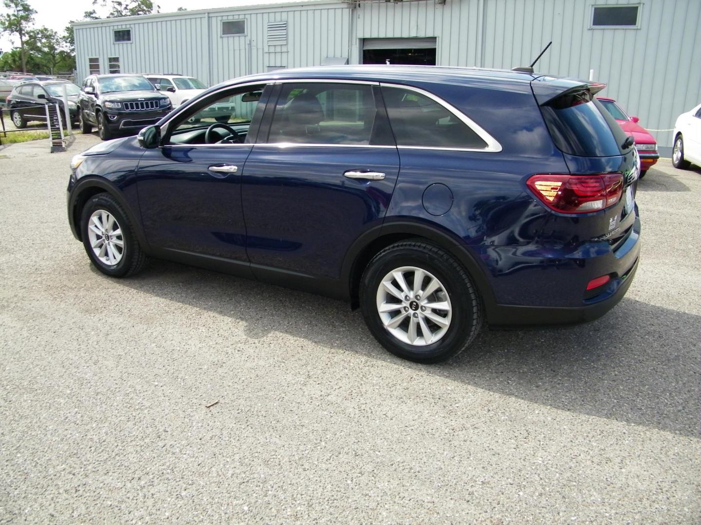 2019 Blue /Beige Kia Sorento LX V6 2WD (5XYPG4A55KG) with an 3.3L V6 DOHC 24V engine, 6A transmission, located at 4000 Bee Ridge Road, Sarasota, FL, 34233, (941) 926-0300, 27.298664, -82.489151 - Photo#3