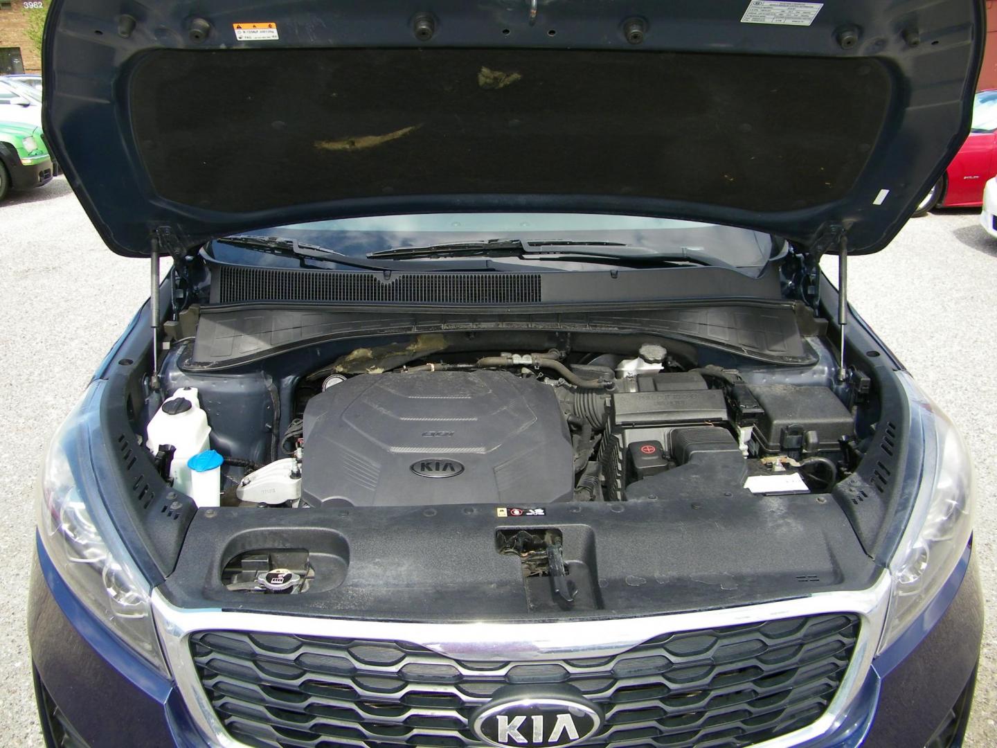 2019 Blue /Beige Kia Sorento LX V6 2WD (5XYPG4A55KG) with an 3.3L V6 DOHC 24V engine, 6A transmission, located at 4000 Bee Ridge Road, Sarasota, FL, 34233, (941) 926-0300, 27.298664, -82.489151 - Photo#9