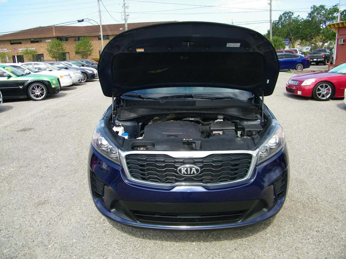 2019 Blue /Beige Kia Sorento LX V6 2WD (5XYPG4A55KG) with an 3.3L V6 DOHC 24V engine, 6A transmission, located at 4000 Bee Ridge Road, Sarasota, FL, 34233, (941) 926-0300, 27.298664, -82.489151 - Photo#8