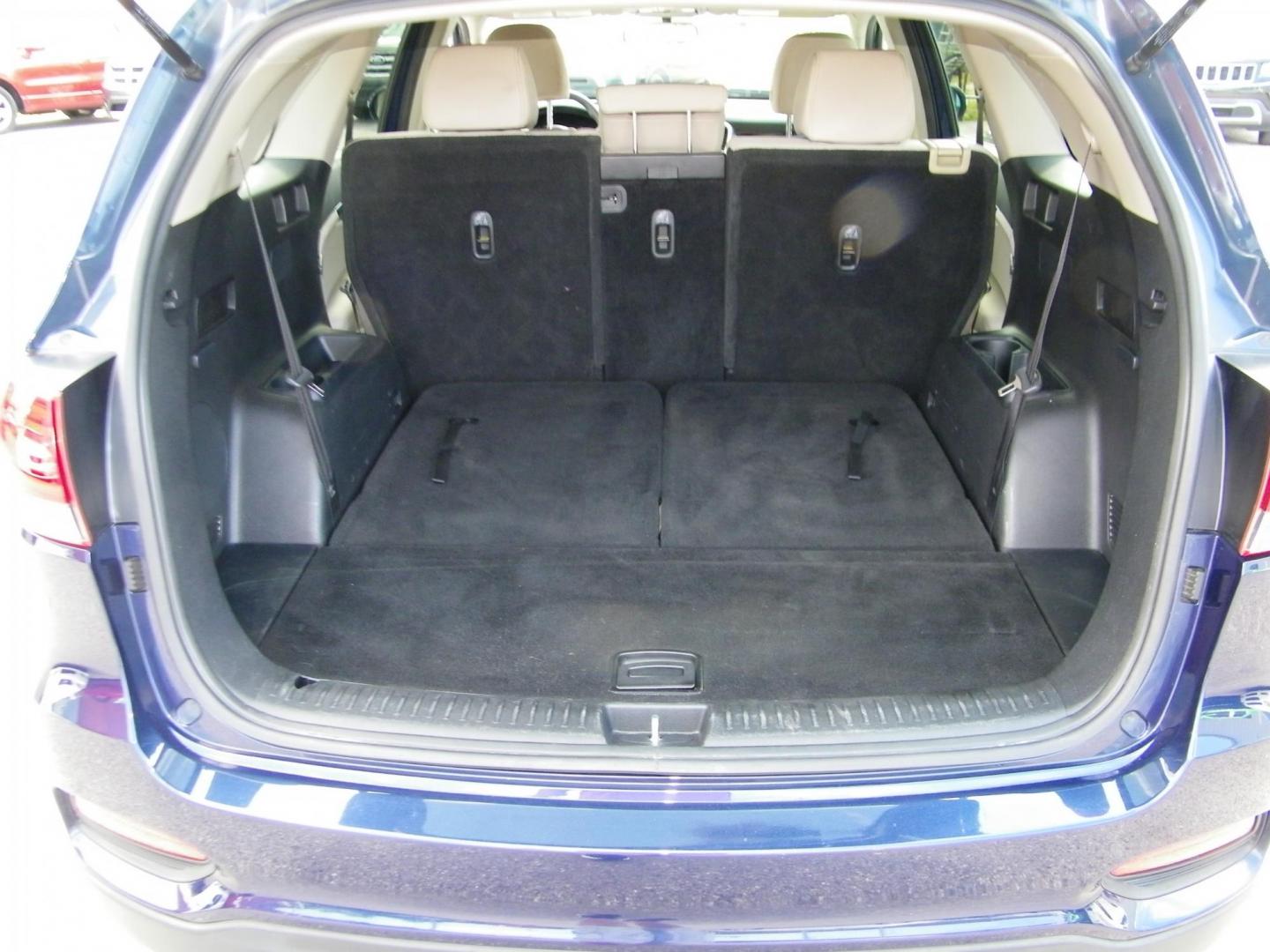 2019 Blue /Beige Kia Sorento LX V6 2WD (5XYPG4A55KG) with an 3.3L V6 DOHC 24V engine, 6A transmission, located at 4000 Bee Ridge Road, Sarasota, FL, 34233, (941) 926-0300, 27.298664, -82.489151 - Photo#11