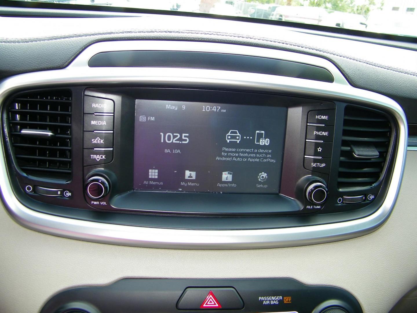 2019 Blue /Beige Kia Sorento LX V6 2WD (5XYPG4A55KG) with an 3.3L V6 DOHC 24V engine, 6A transmission, located at 4000 Bee Ridge Road, Sarasota, FL, 34233, (941) 926-0300, 27.298664, -82.489151 - Photo#23