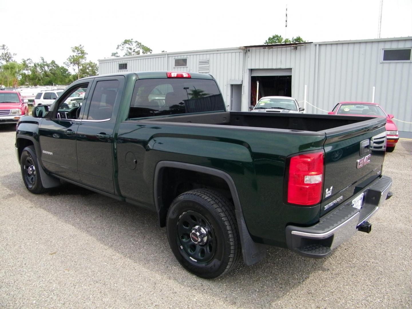 2015 Green /Black GMC Sierra 1500 SLE Double Cab 4WD (1GTV2UEC0FZ) with an 5.3L V8 OHV 16V engine, 6-Speed Automatic transmission, located at 4000 Bee Ridge Road, Sarasota, FL, 34233, (941) 926-0300, 27.298664, -82.489151 - Photo#3