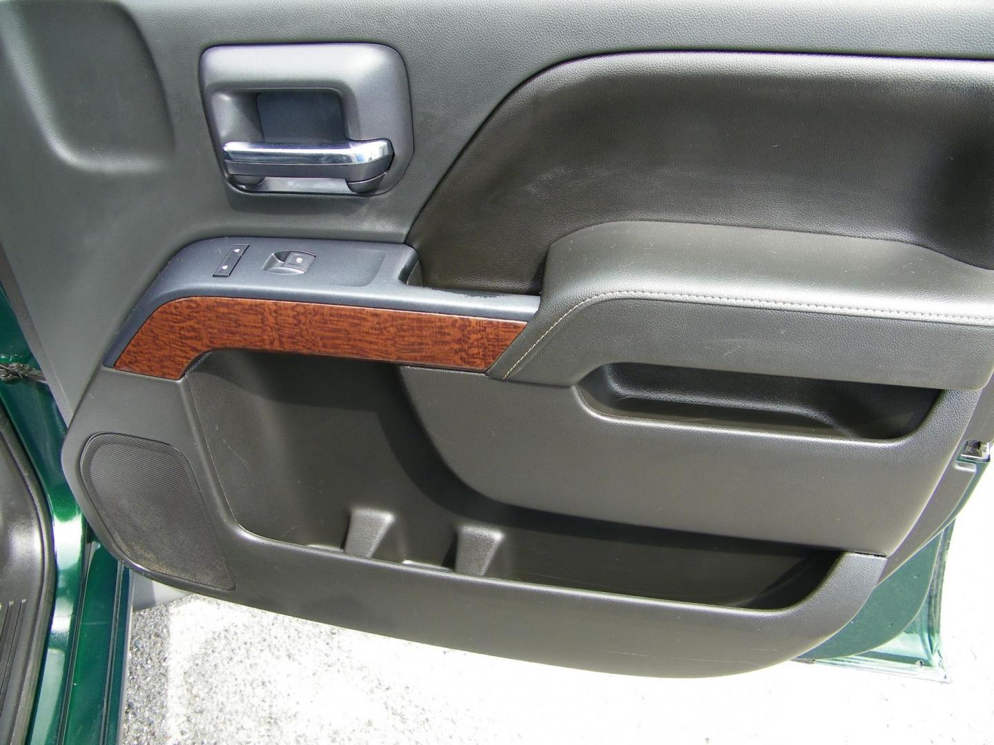 2015 Green /Black GMC Sierra 1500 SLE Double Cab 4WD (1GTV2UEC0FZ) with an 5.3L V8 OHV 16V engine, 6-Speed Automatic transmission, located at 4000 Bee Ridge Road, Sarasota, FL, 34233, (941) 926-0300, 27.298664, -82.489151 - Photo#13