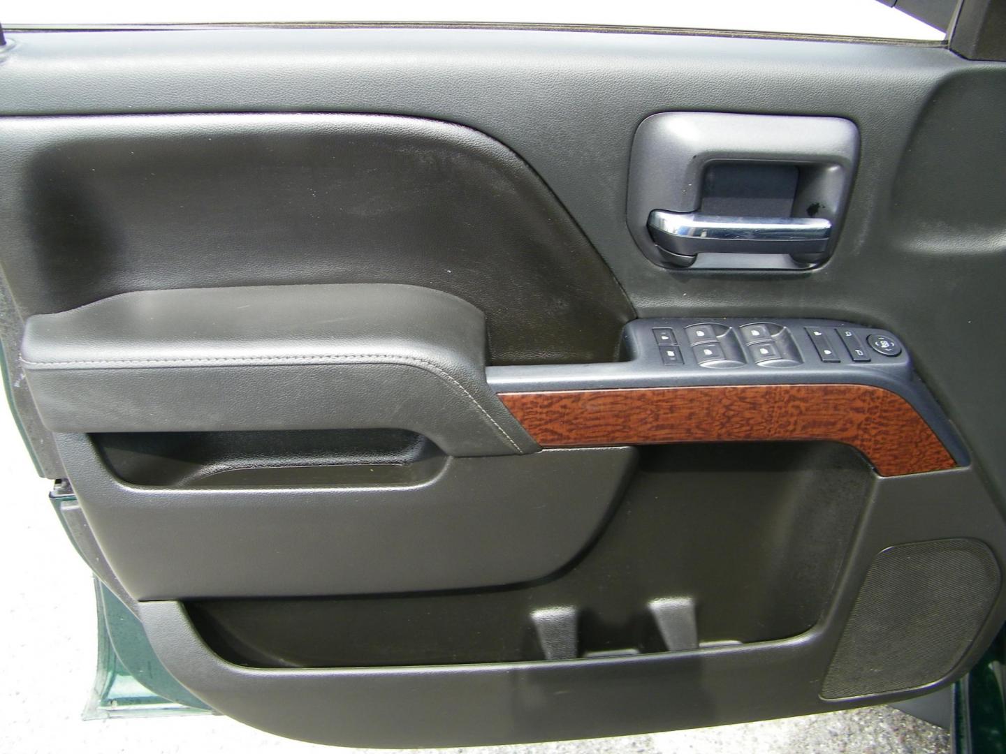 2015 Green /Black GMC Sierra 1500 SLE Double Cab 4WD (1GTV2UEC0FZ) with an 5.3L V8 OHV 16V engine, 6-Speed Automatic transmission, located at 4000 Bee Ridge Road, Sarasota, FL, 34233, (941) 926-0300, 27.298664, -82.489151 - Photo#15