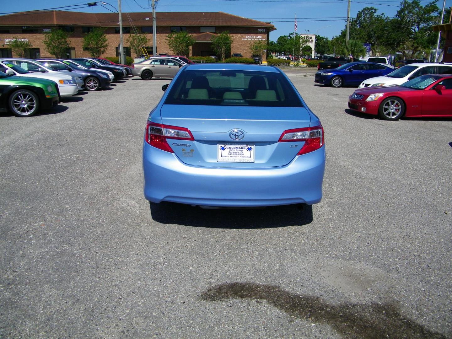 2013 Blue /Tan Toyota Camry SE (4T1BF1FKXDU) with an 2.5L L4 DOHC 16V engine, 6-Speed Automatic transmission, located at 4000 Bee Ridge Road, Sarasota, FL, 34233, (941) 926-0300, 27.298664, -82.489151 - Photo#4