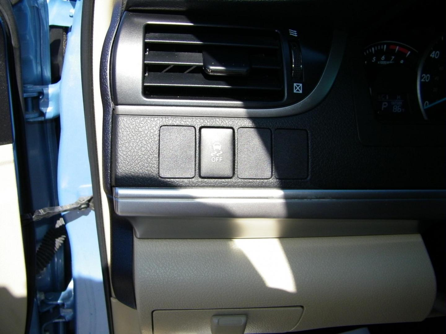 2013 Blue /Tan Toyota Camry SE (4T1BF1FKXDU) with an 2.5L L4 DOHC 16V engine, 6-Speed Automatic transmission, located at 4000 Bee Ridge Road, Sarasota, FL, 34233, (941) 926-0300, 27.298664, -82.489151 - Photo#9