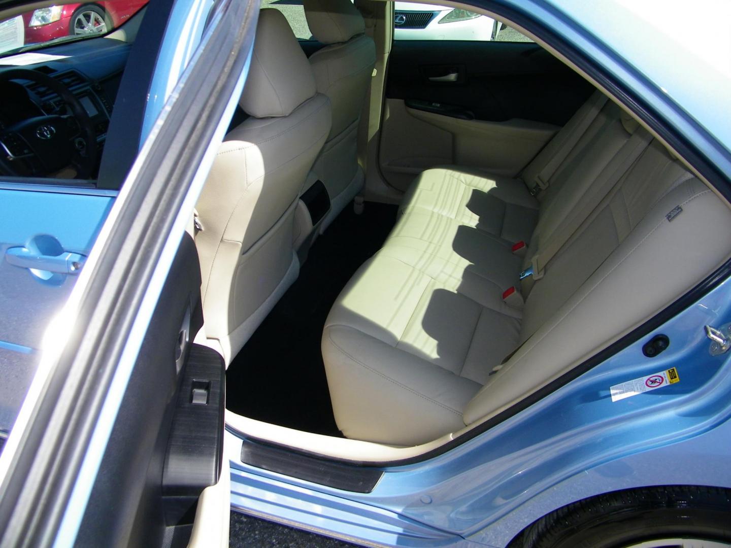 2013 Blue /Tan Toyota Camry SE (4T1BF1FKXDU) with an 2.5L L4 DOHC 16V engine, 6-Speed Automatic transmission, located at 4000 Bee Ridge Road, Sarasota, FL, 34233, (941) 926-0300, 27.298664, -82.489151 - Photo#12